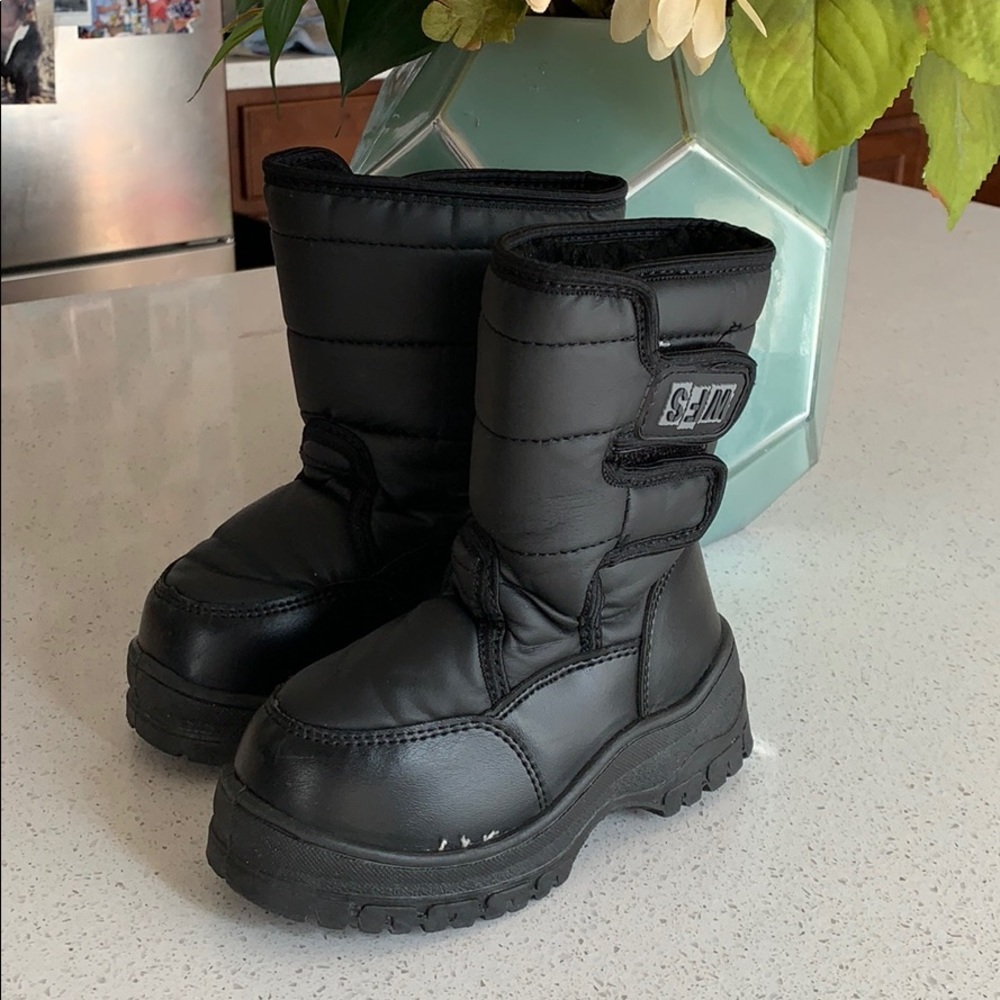 Kids snow boots size 9 (little boys) - Picture 3 of 4